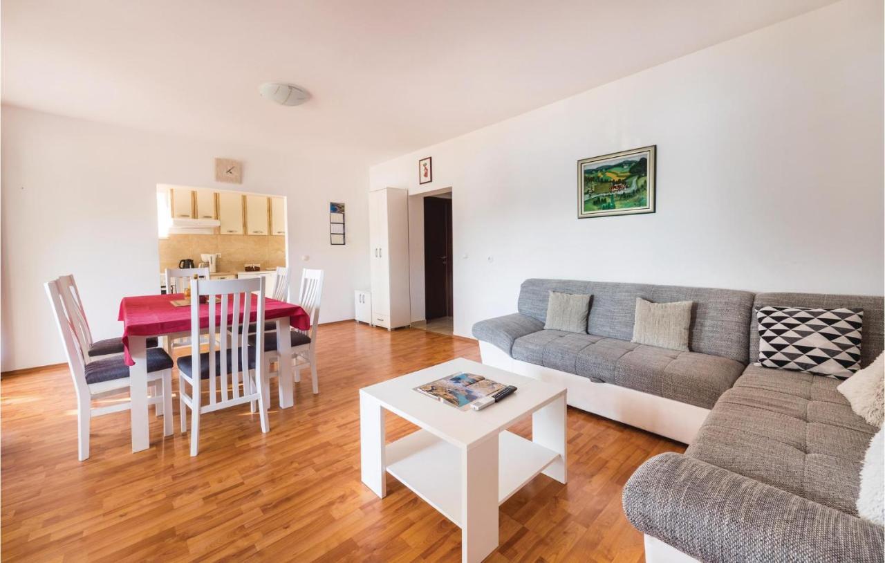 Cozy Apartment In Blace With Wifi エクステリア 写真